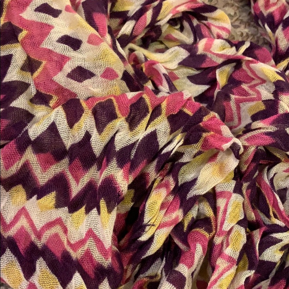 Scarf/wrap - Picture 2 of 2